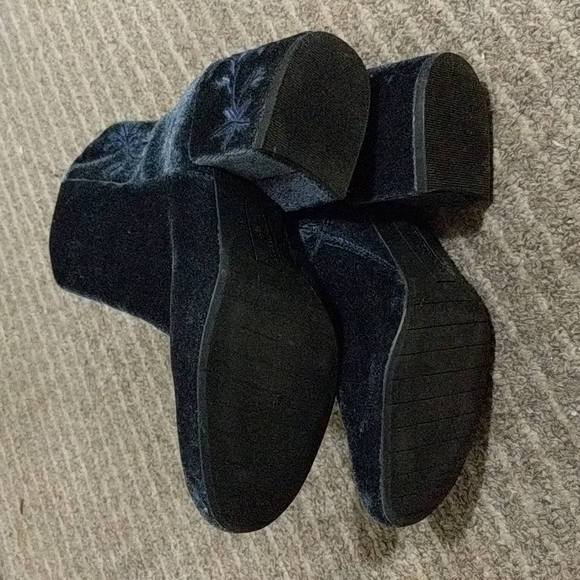 Kenneth Cole NY Floral Embroidered Renna Blue Velvet Booties 👢 - Picture 2 of 3